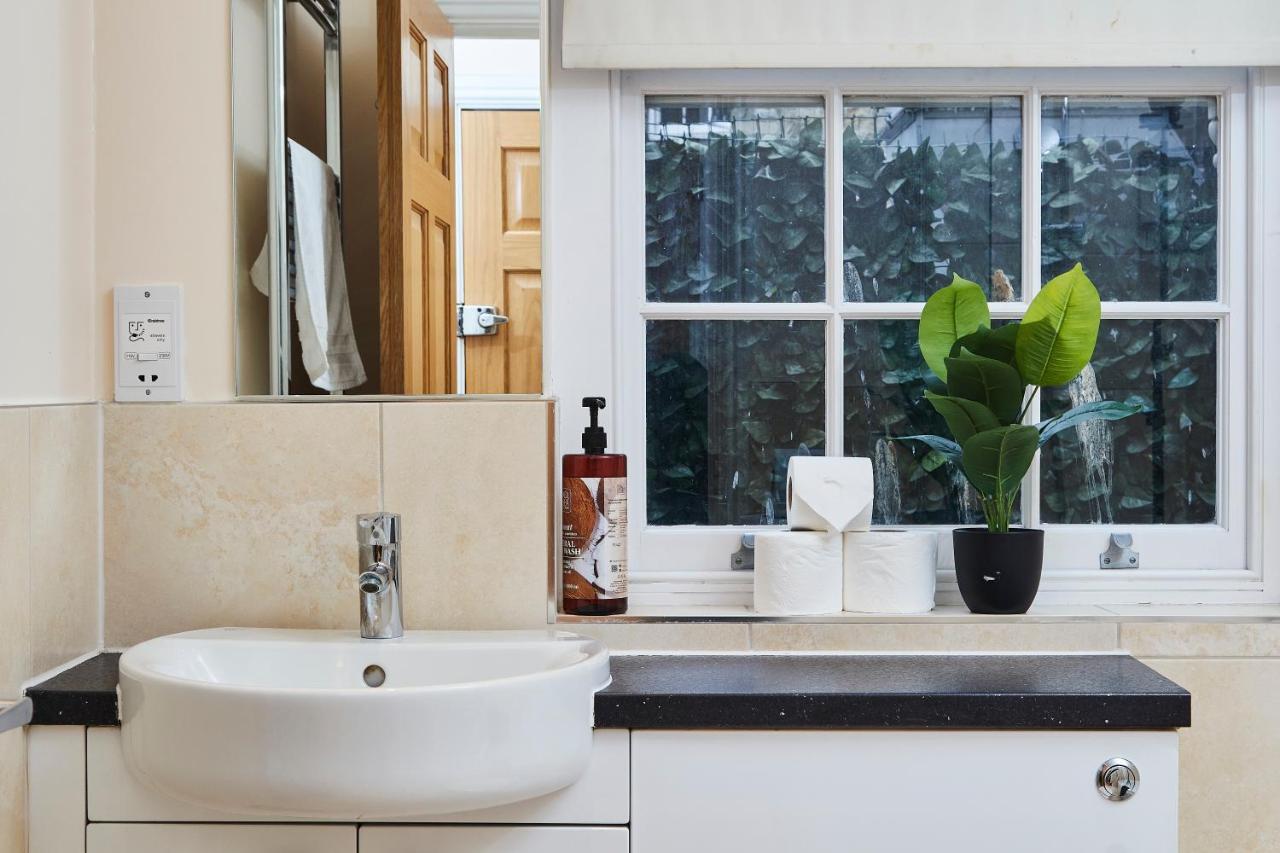 Stunning Hepburn Suite! Bath Bagian luar foto